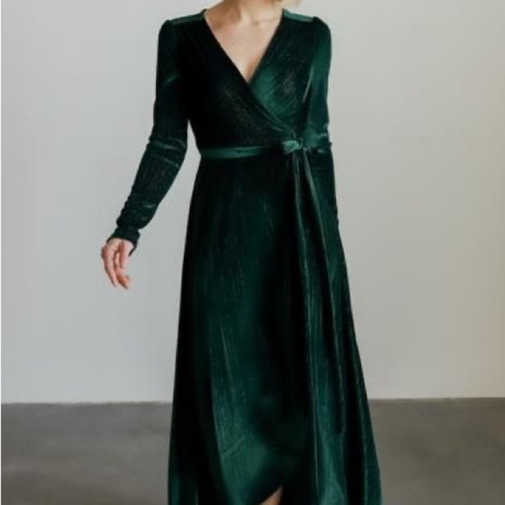 Elegant Green Velvet Wrap Dress